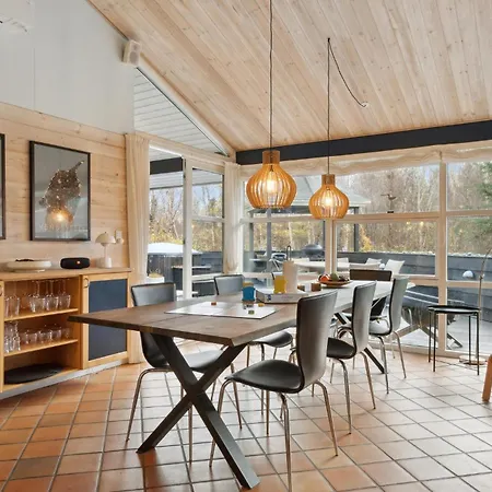 Cozy In With Kitchen Aalbaek
